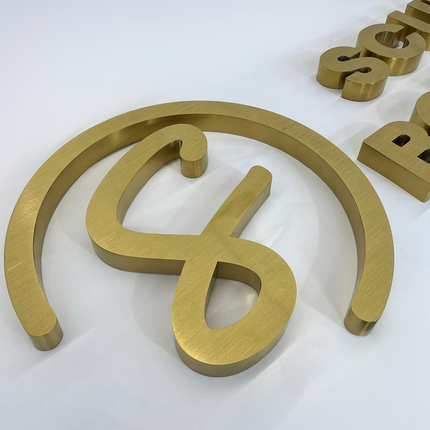 Non-Illuminated 3D Letters